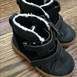 UGG toddler boots Sz 6